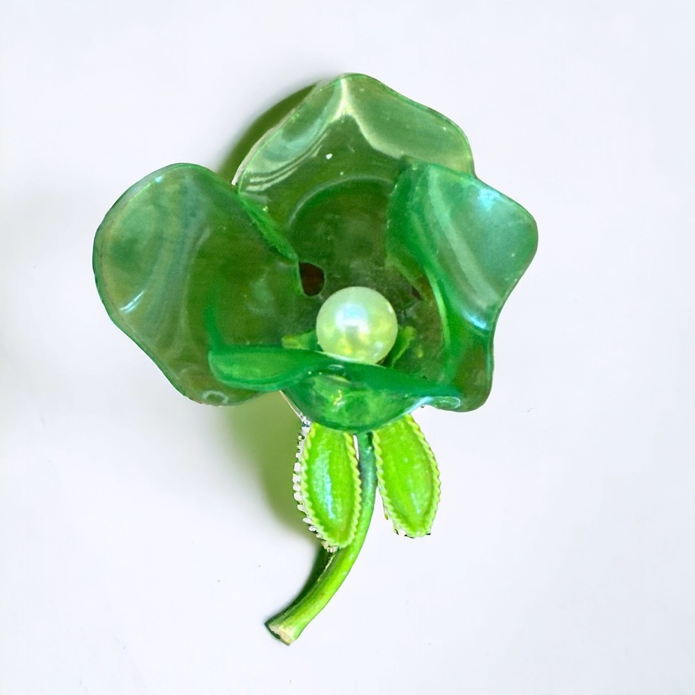 Beautiful Green Plastic Flower Enamel Metal Stem Faux Pearl Brooch Vintage